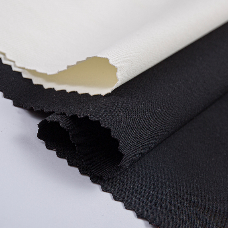 Material compozit cu filament elastic, asemănător bumbacului