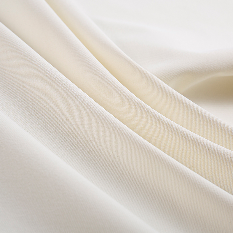 Material compozit cu filament elastic, asemănător bumbacului