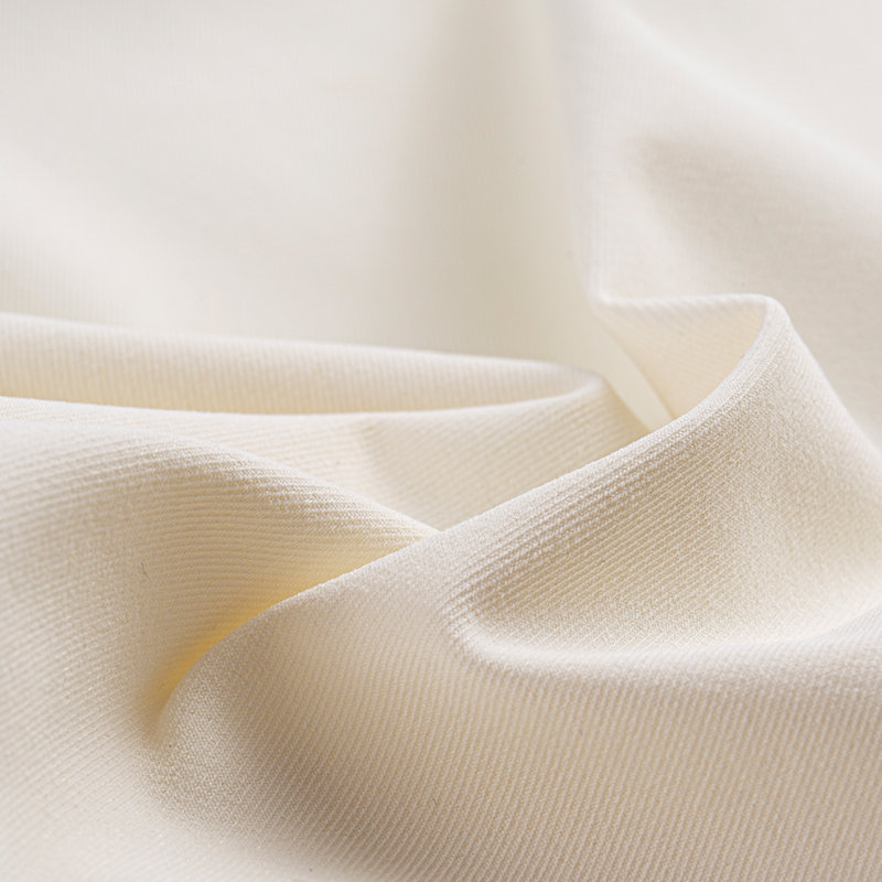 Material compozit cu filament elastic, asemănător bumbacului